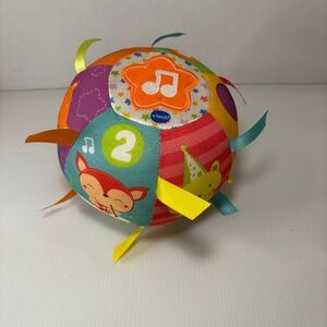 V-Tech Baby Lil Critters Roll &Discover Soft Ball Musical Works